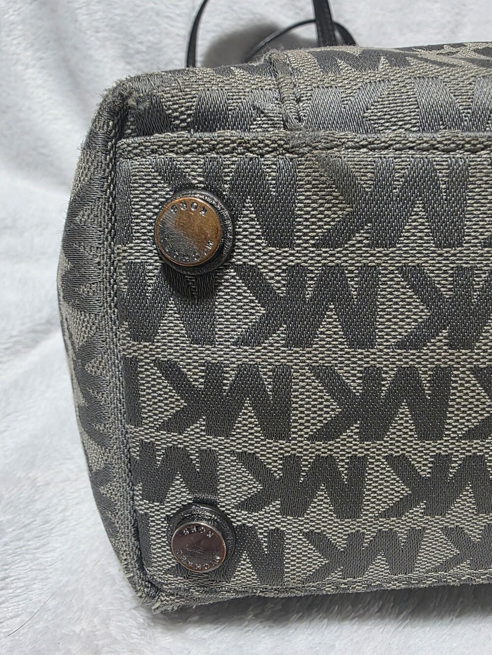 Michael Kors Gray MK Signature Tote Bag with Dual Straps - Picture 4 of 11